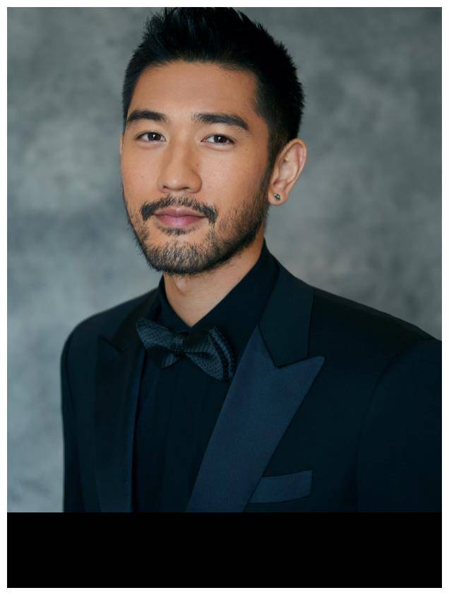 高以翔女友再晒合照,二人深情互动惹人落泪,男方不出事已该结婚_贝拉