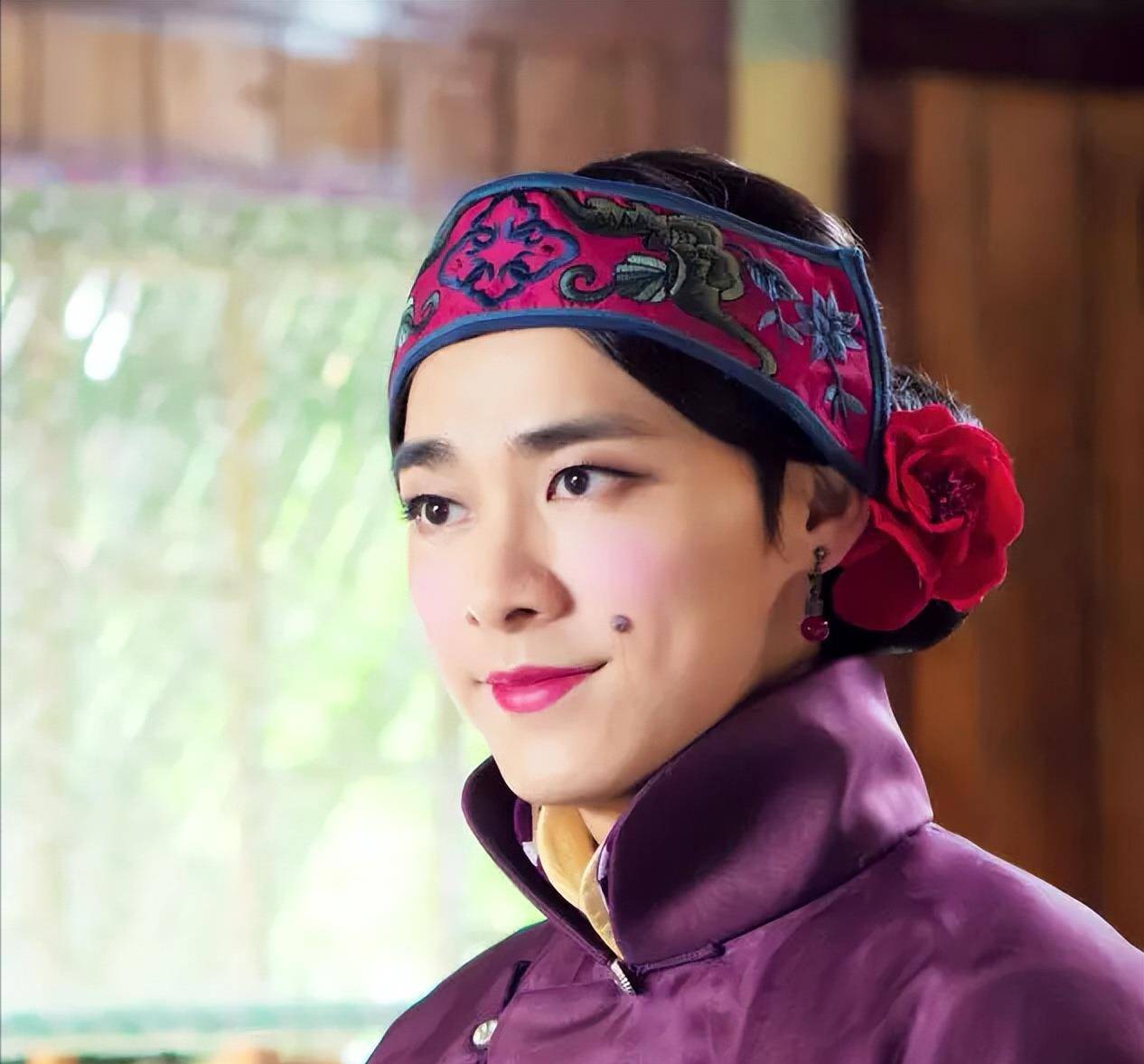 古代就有"媒婆痣"这个称呼,指的是长在嘴角右上方的痣,但"媒婆痣"至少