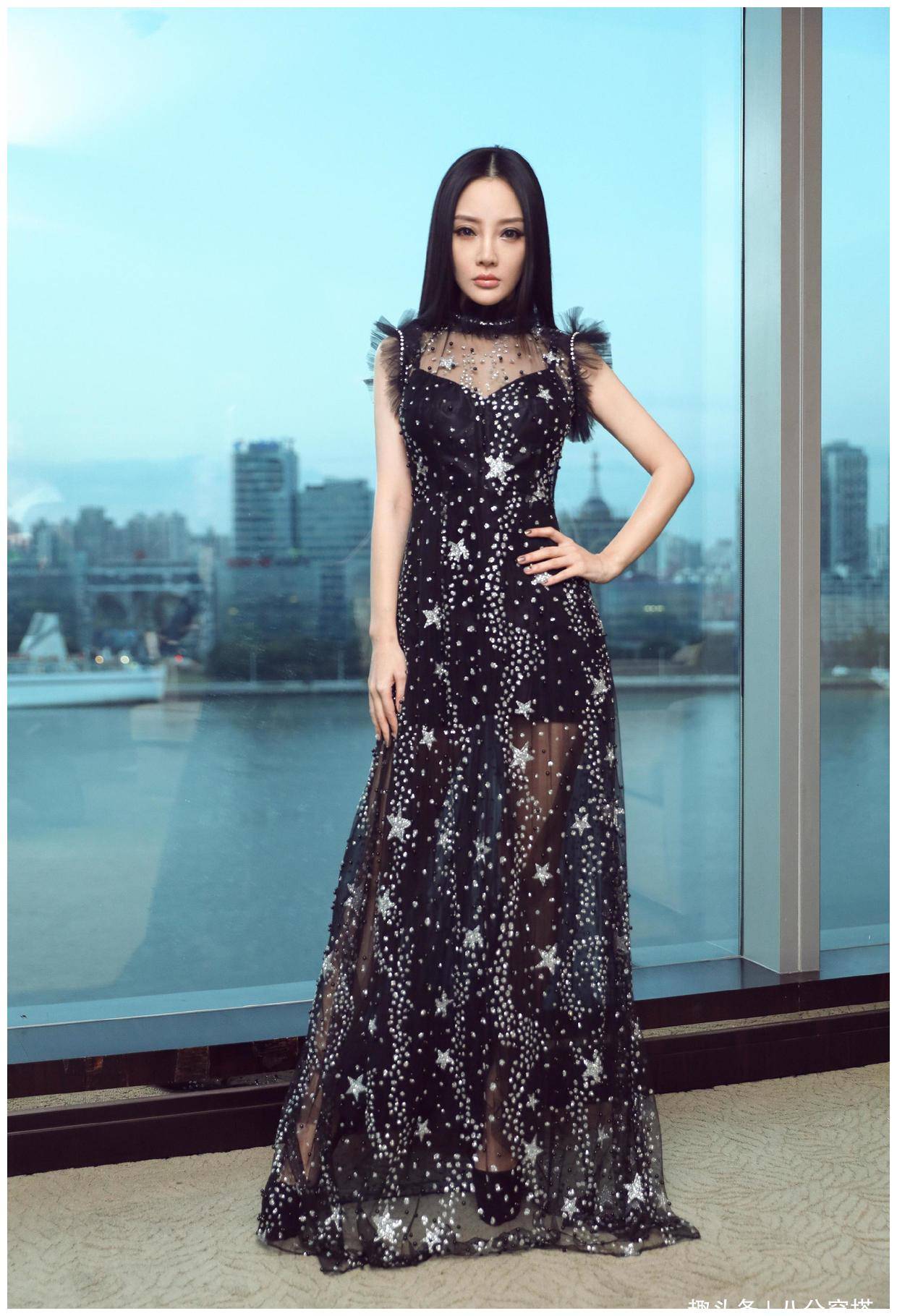 原创李小璐衣品真不错粉色外套搭配米白色针织衫清新甜美天成初恋