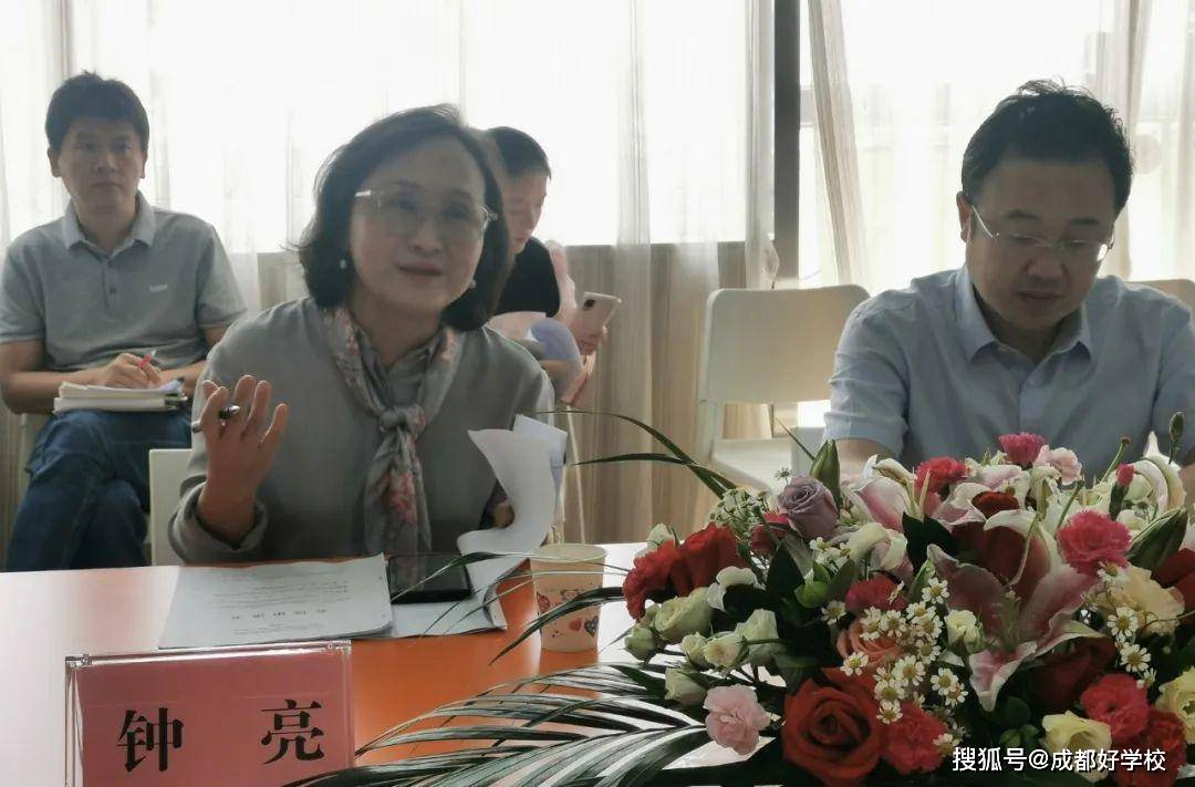 钟亮老师和李华平教授分别对开题报告进行指导.