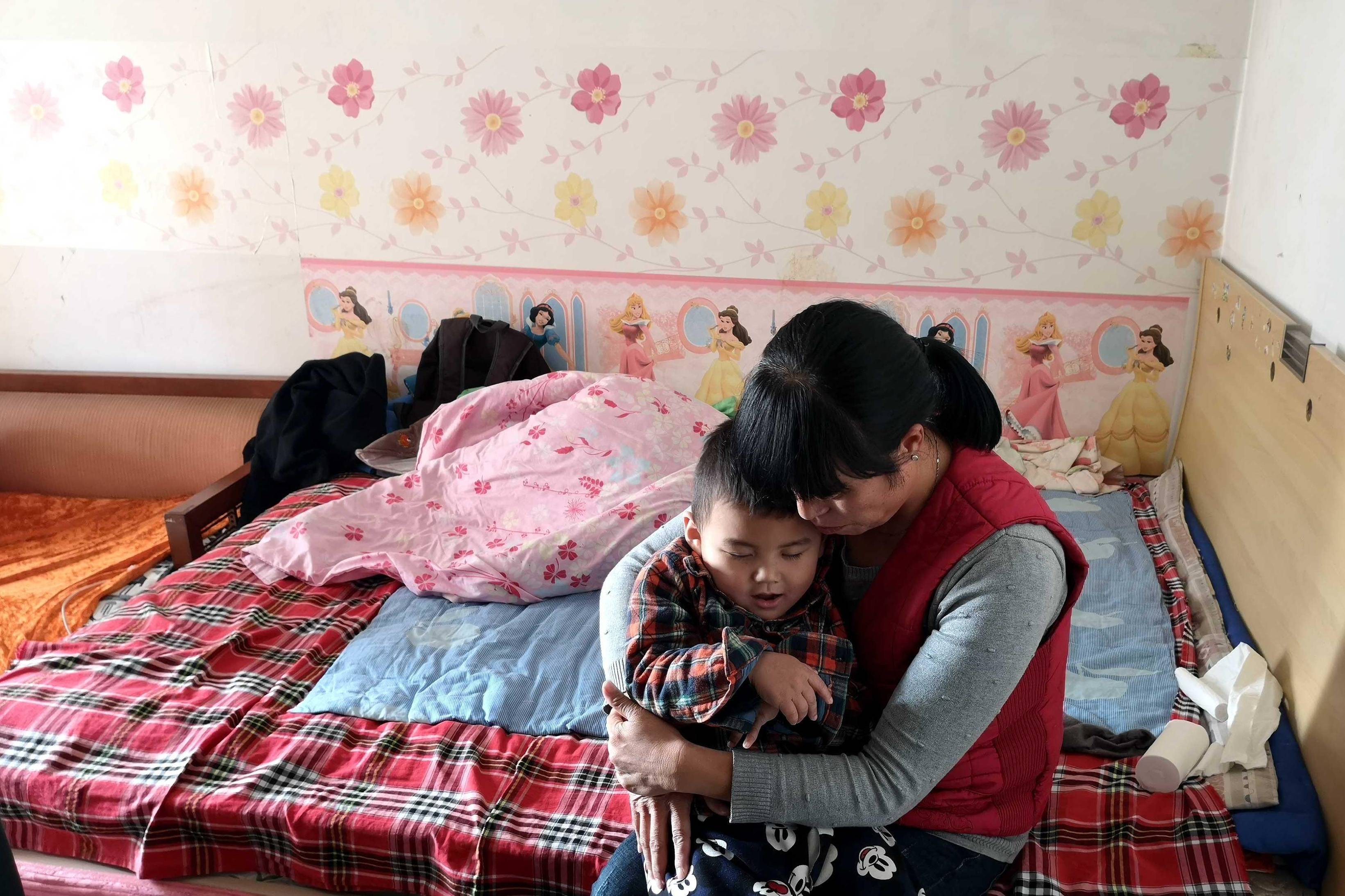 今年4岁的小韩旭家住河北省邯郸市临漳县杜村集乡西冀庄村,小韩旭在