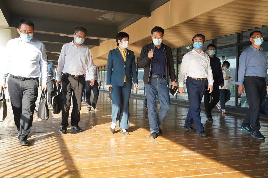 盐城市滨海县人民政府领导专家一行莅临北师大盐城附校调研交流