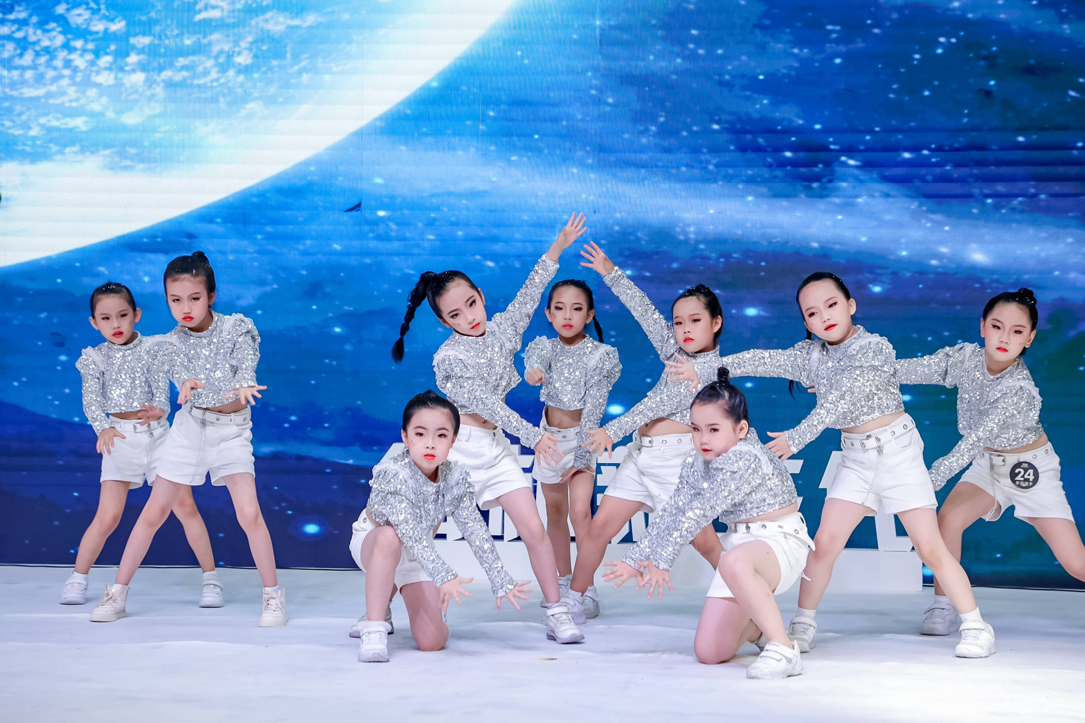 舞蹈风暴继续舞林新生代深圳晋级赛在宝能中心环球汇成功举办