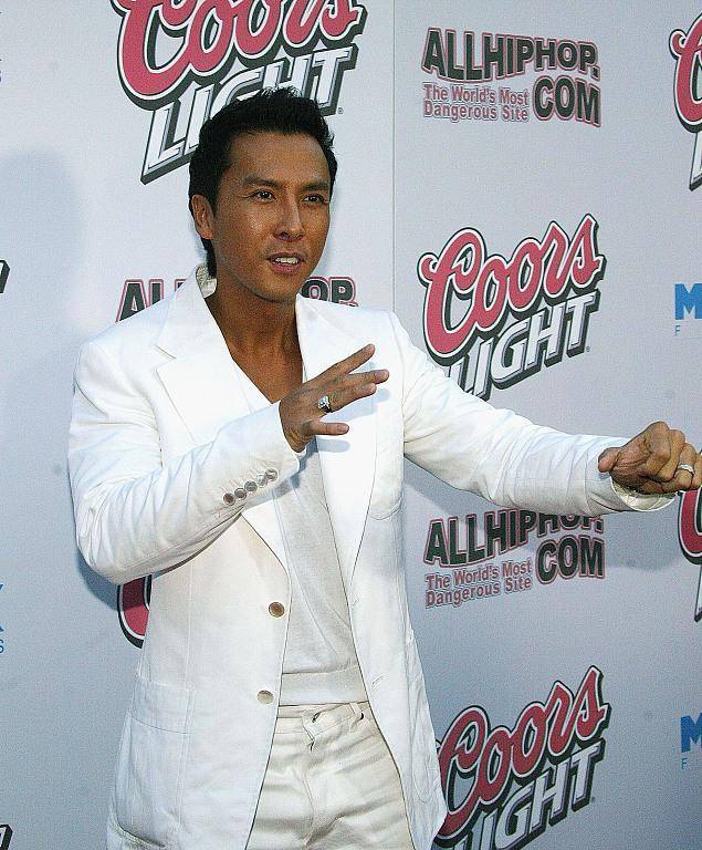 甄子丹晒40年前青涩旧照 17岁当武打替身坏痞帅样曝光_袁和平_模样