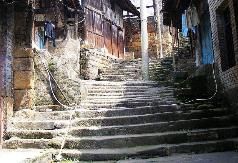 重庆曾繁极一时的古镇，建有“长江第一街”，被写入课本之中