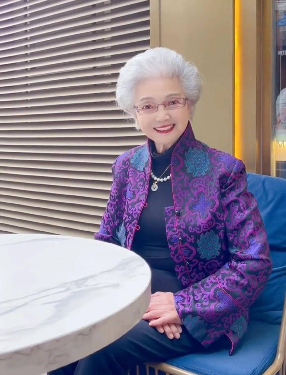 原创神仙奶奶盛瑞玲70岁当模特80岁登人生巅峰92岁活成18岁