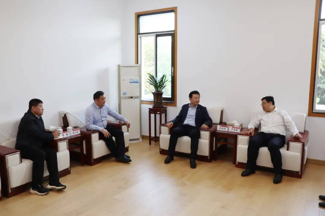 李晓刚会见卢治轩刘阳青一行