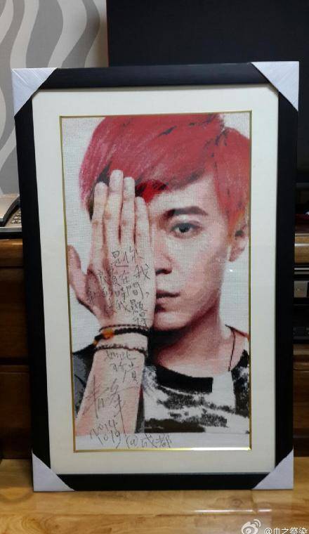 原创胡先煦遇粉丝送礼全身上下写着拒绝像极了过年拒收红包的自己