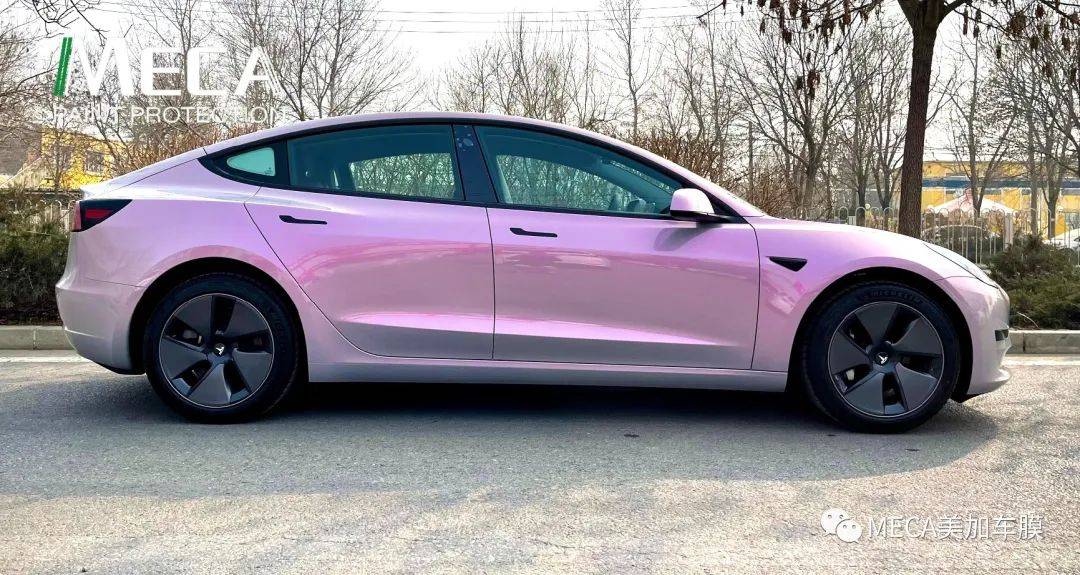 特斯拉改色膜颜色推荐梦幻火山灰粉灰渐变颜值惹人一见钟情