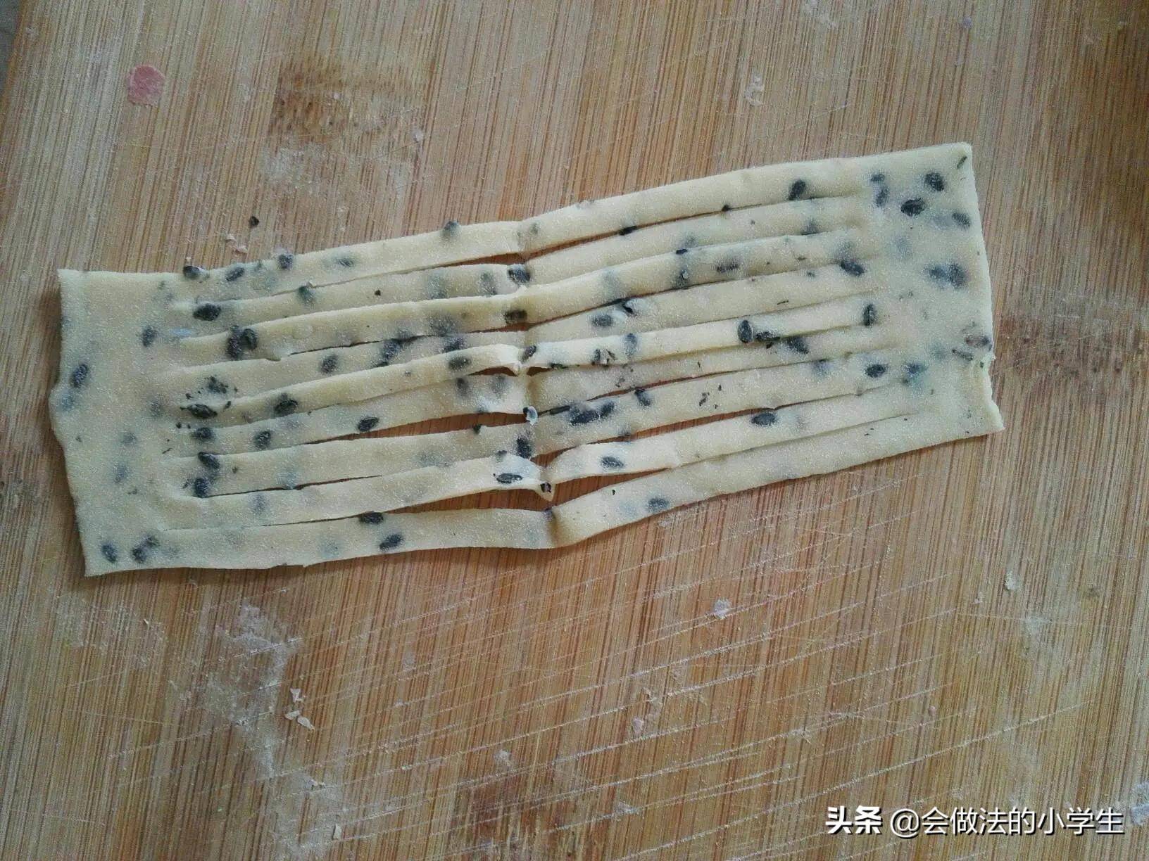 馓子做法:这种老式食品形如金丝,入口即碎越嚼越香,超级好吃_都有_油锅_长方形