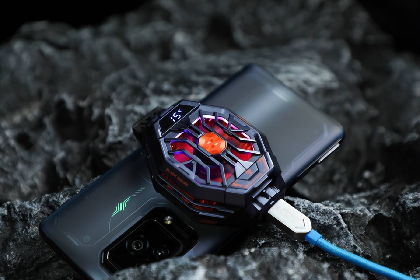 热浪来袭想要清凉手感千万别错过黑鲨散热背夹2pro