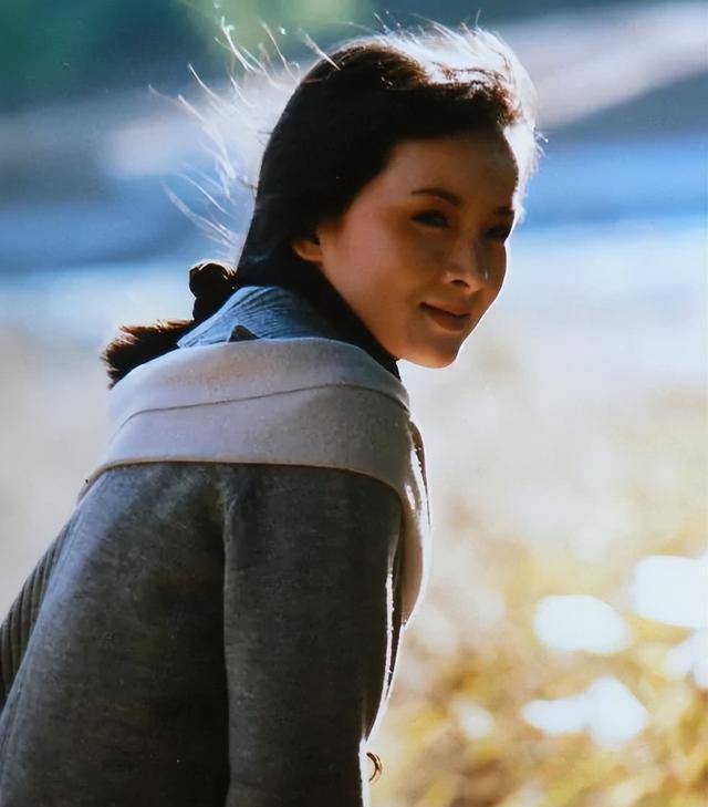 师小红老婆谢兰一场车祸定情婚后生一子日子过得有滋有味