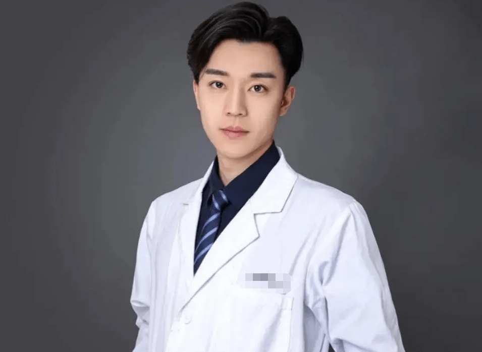 广东某医院眼科医生走红,长相神似"肖战",既养眼又"治愈"_工作_学医