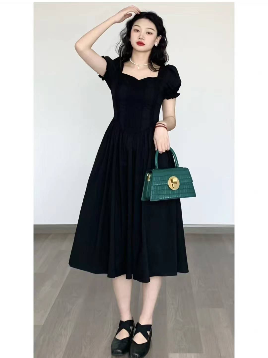 长款连衣裙搭配什么鞋子好看图片_look_黑色_白色