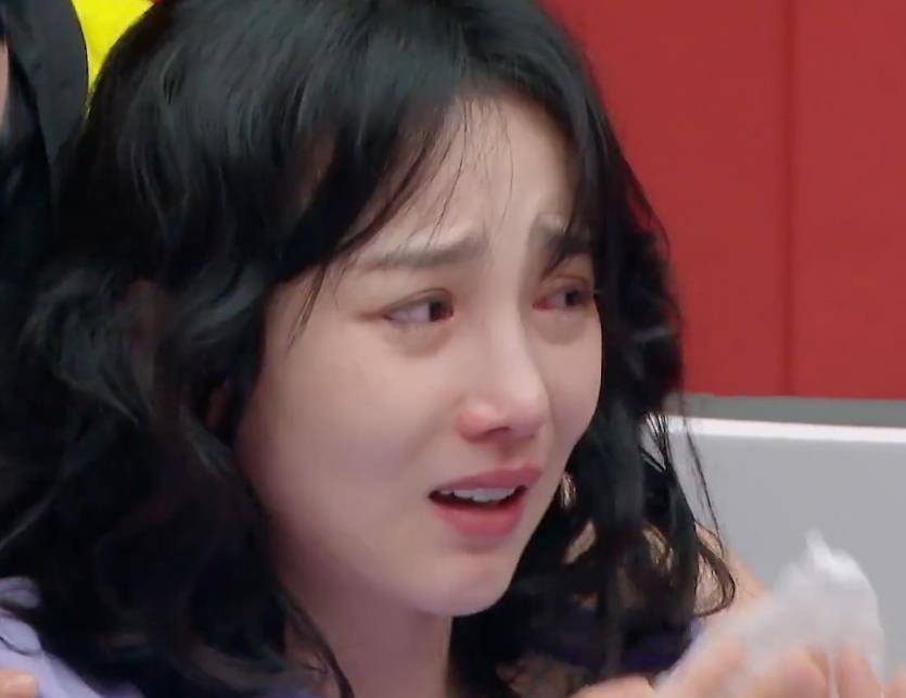 原创陈小纭和队员争吵后被抓拍泪水把妆容哭花她真有31岁吗