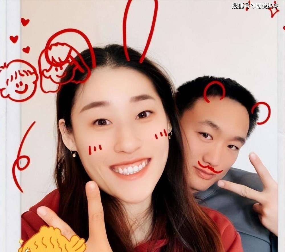 原创恭喜女排美女官宣结婚朱婷搭档化身为贤妻丈夫是世界冠军