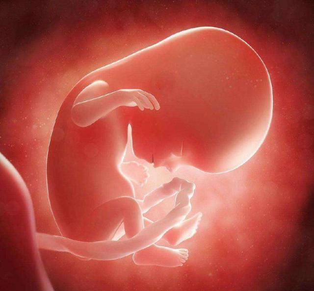 胎儿在孕妇肚子“拉粑粑”，紧急剖腹后，医生：超预产期几天了？