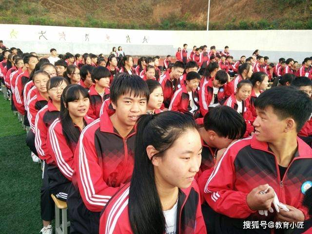 云南通报一中学教师殴打学生学生全程不敢还手老师太过分了