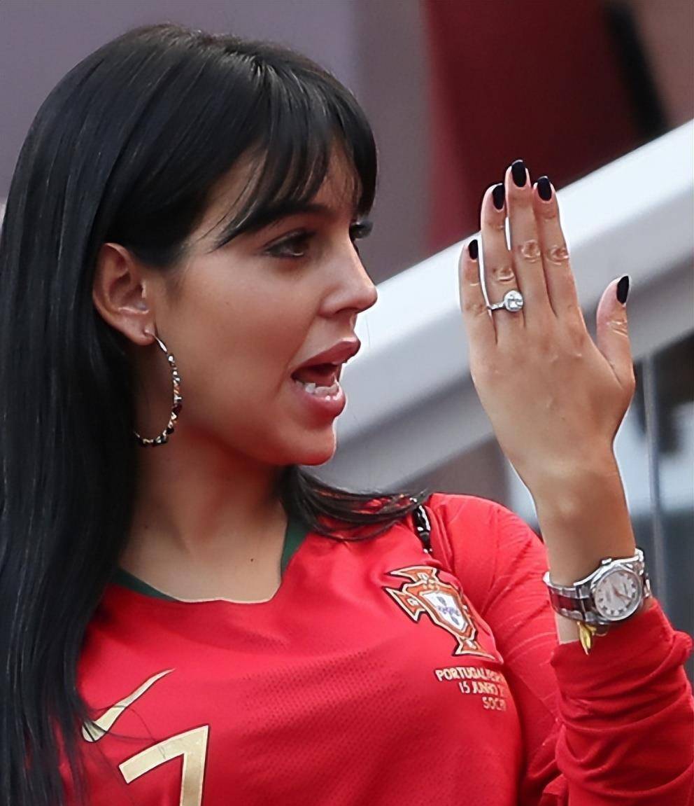 原创乔治娜当过柜姐做过保姆她凭什么拿下c罗难道只靠身材吗