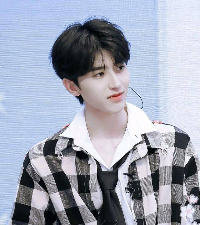 原创娱巴讲八卦肖战李易峰杨紫王一博白敬亭蔡徐坤杨洋