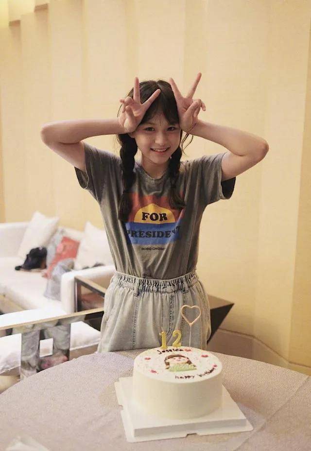 "小芈月"12岁生日照曝光,美到被粉丝要求禁止整容_刘楚恬_网友_五官