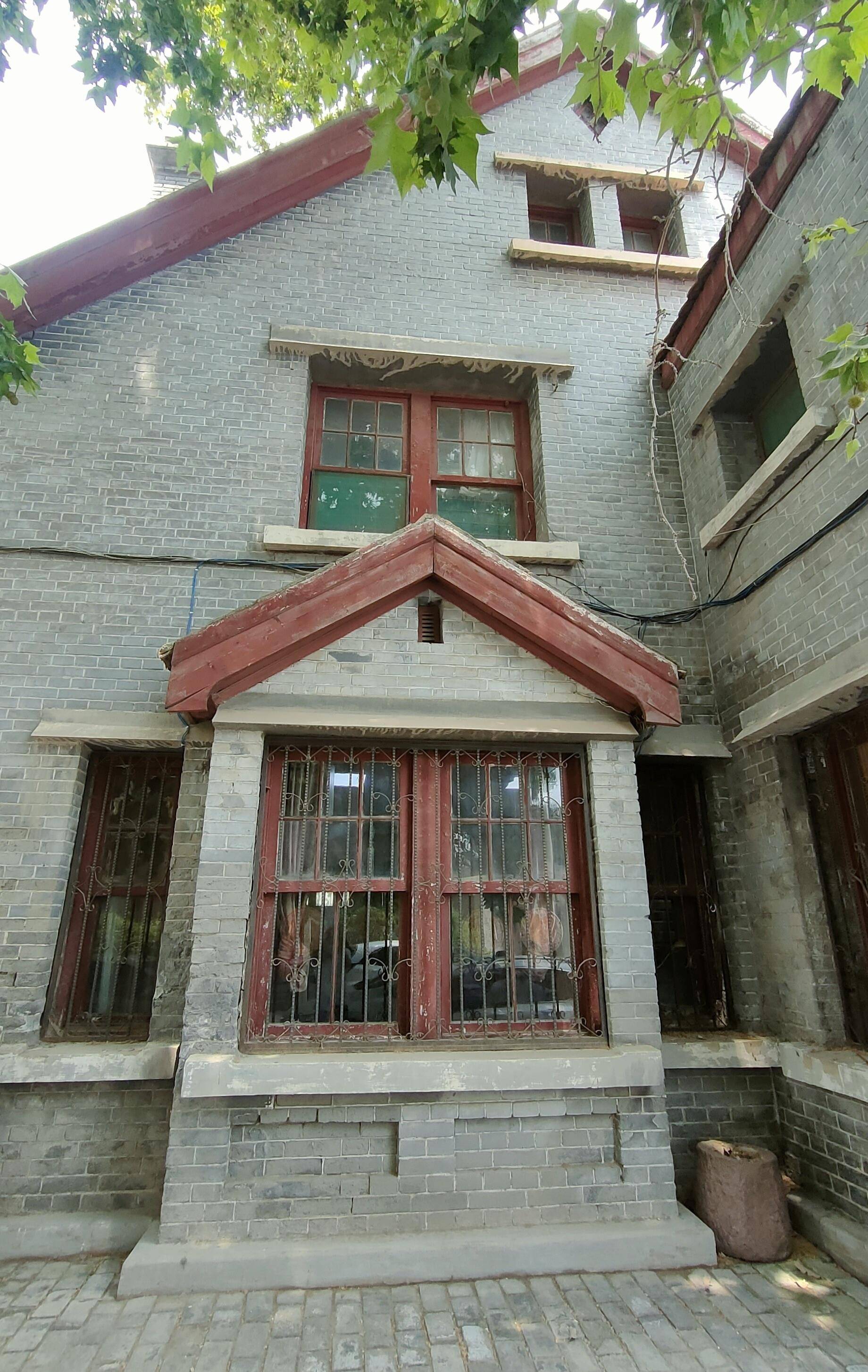 100年前一个印度人在中国建造一座别墅，隐藏在一个医院中