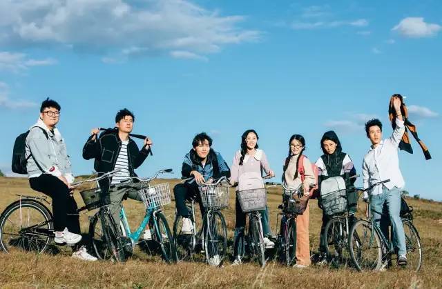 青春中的我们说青春是永不停歇的脚步,是乐观向上的征途!