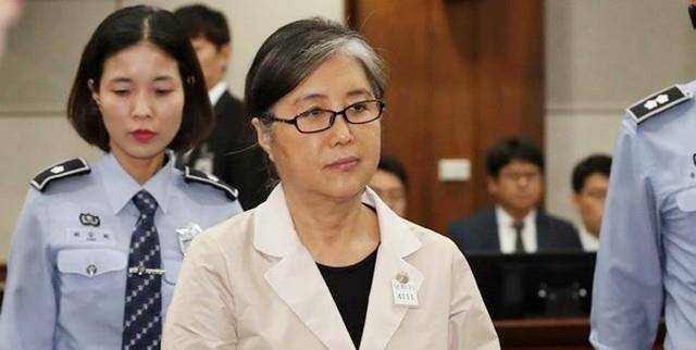 随着更多信息被发掘,韩国媒体发现,朴槿惠的闺蜜,永生教教主崔太敏的