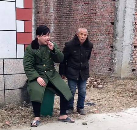 知名网红游三回归首秀人气火爆,曾陷1.8亿合约风波