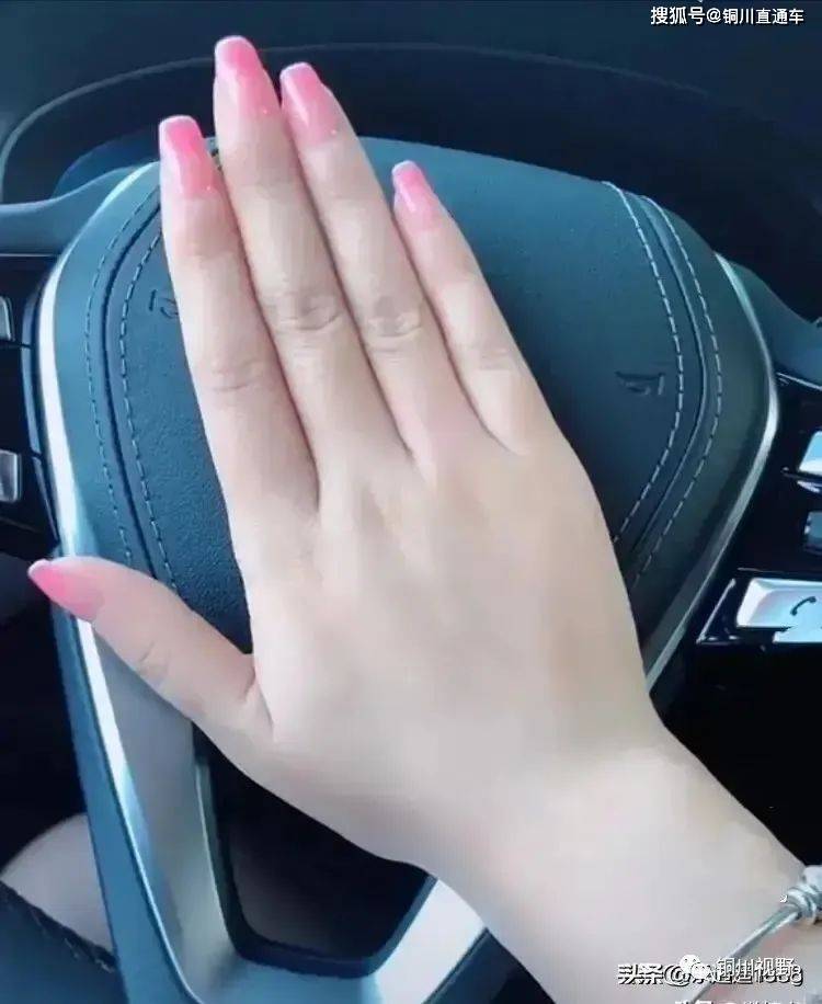 指如削葱根纤纤作细步精妙世无双