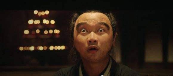 凭一句"包租婆怎么没水了"走红,如今身价过亿,周星驰都敬重他_何文辉