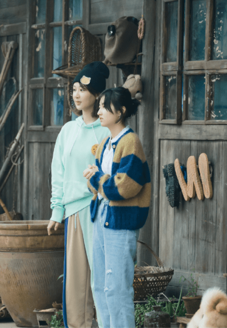 原创向往的生活张艺兴载着杨紫耕地帅气何炅细心彭昱畅尴尬