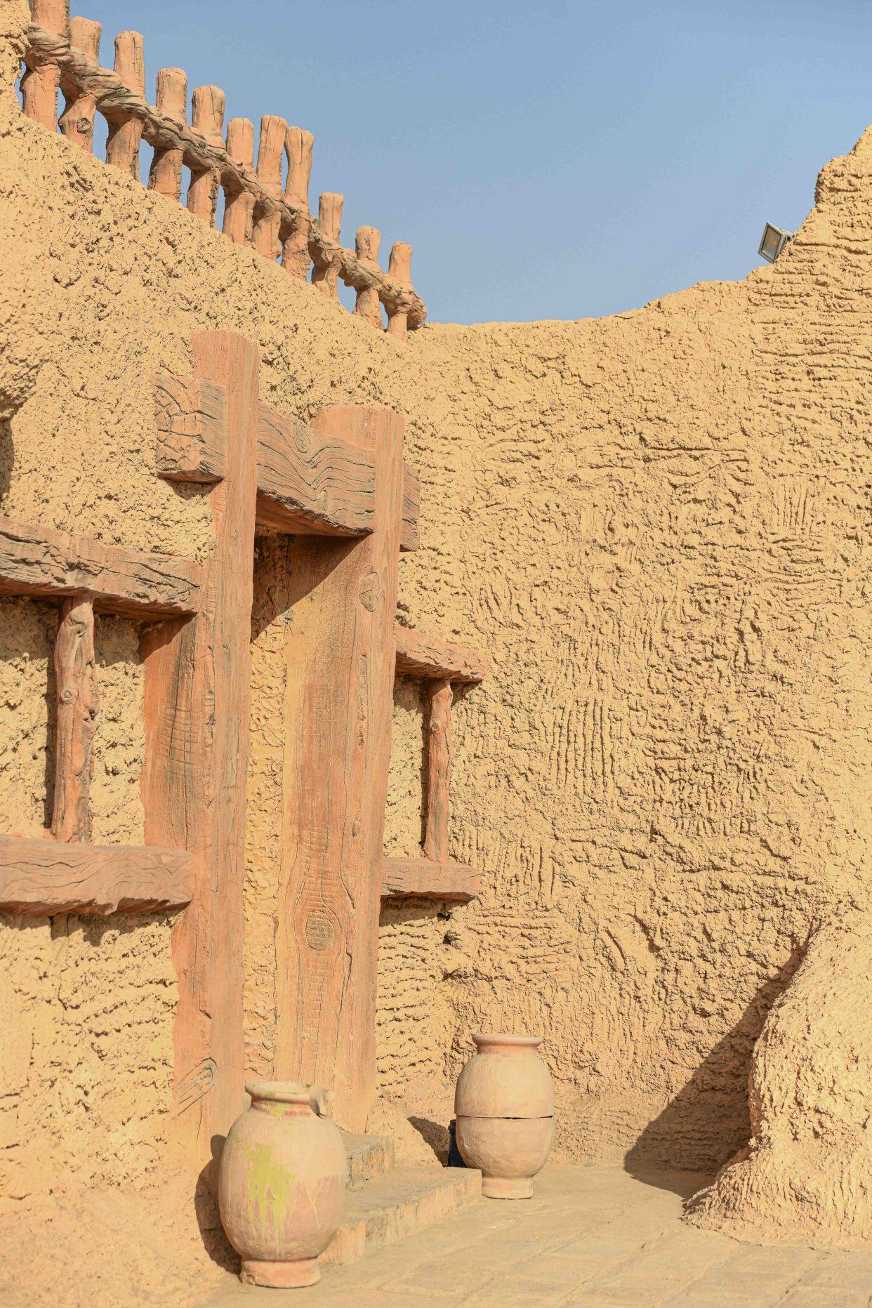 探访曾经繁盛一时的西域古国，这是沙漠里的古城，是谜一般的存在