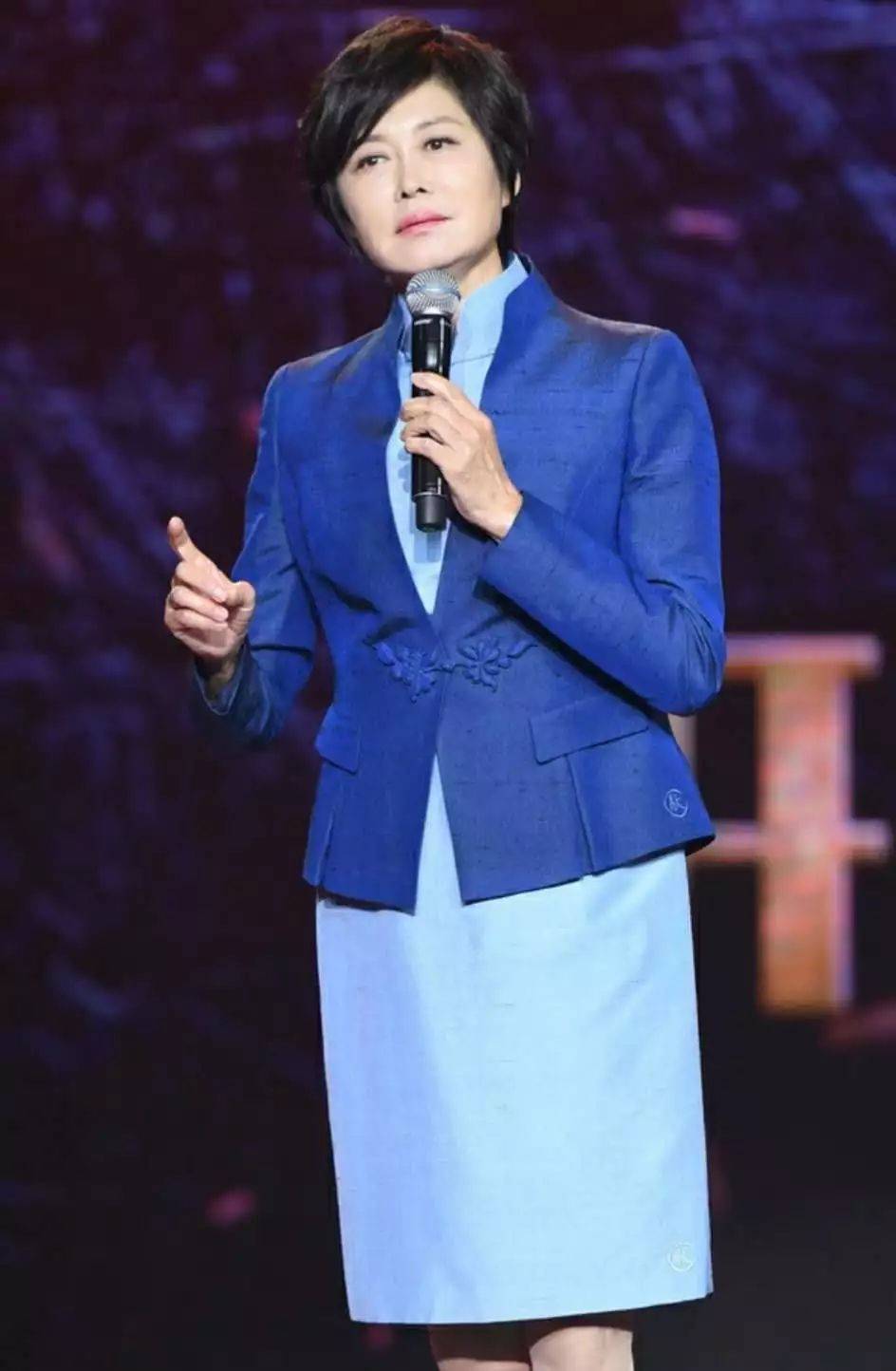 66岁的敬一丹罕见现身她退休六年了还是那么的朴素知性温婉