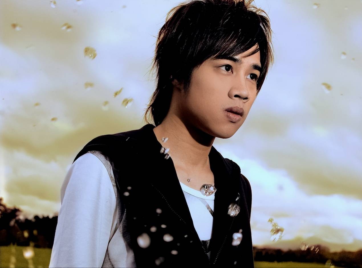 tank在2006年发行首张专辑《fighting!