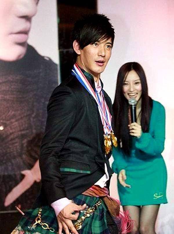 李小璐身后,那些进入她世界里的人,只不过都是过客而已_李晨正_贾乃亮