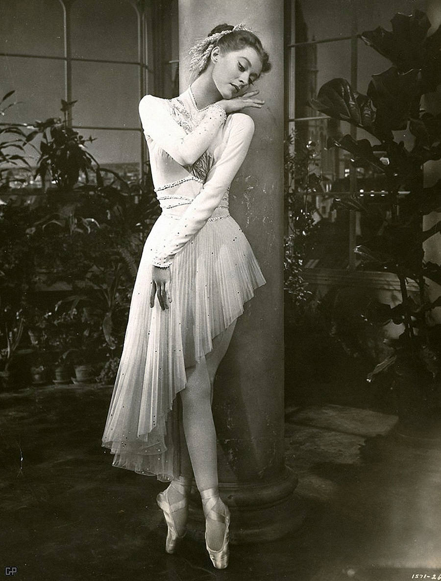 芭蕾仙子:因一部《红菱艳》惊艳世人,她却说这部电影毁了自己_莫伊拉