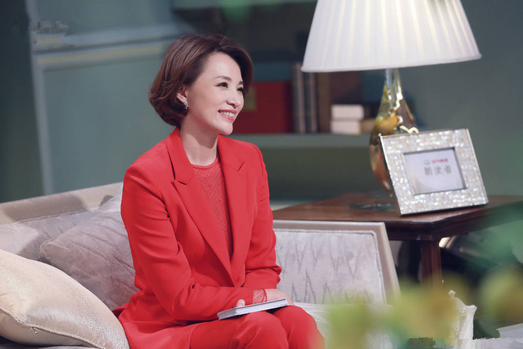 原创女人一定要读懂董卿的这10句话明白人生虽不易但人间很值得