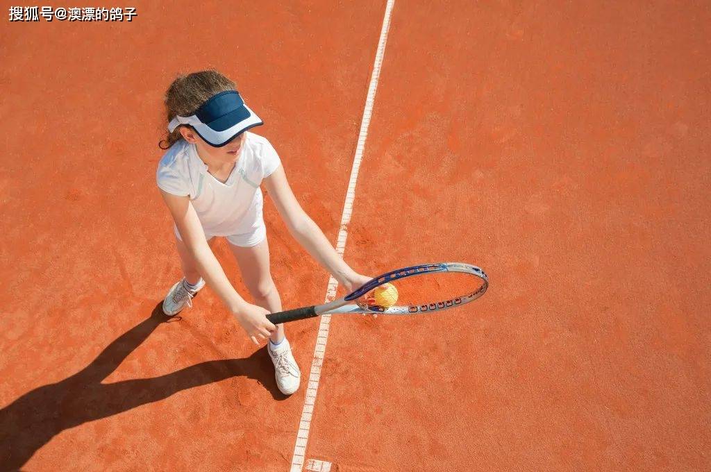 人不停变换打壁球是会上瘾的