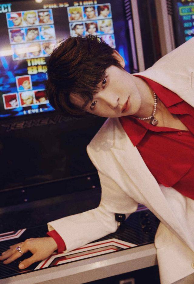 into1五位人气成员官方照刘宇和周柯宇撞衫力丸被夸造型最佳