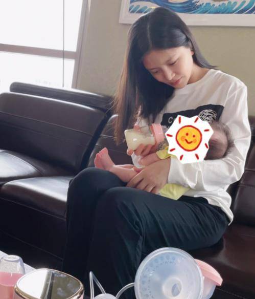 杜淳妻子晒时尚自拍,颜值不输圈内女星,直言腿型不好看_王灿_网友