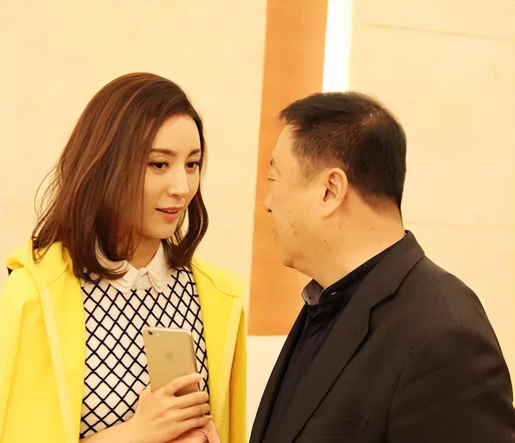 尤小刚:邬倩倩前夫,现任女友小他30岁,两段婚姻无儿无女_邬靖靖_周庭