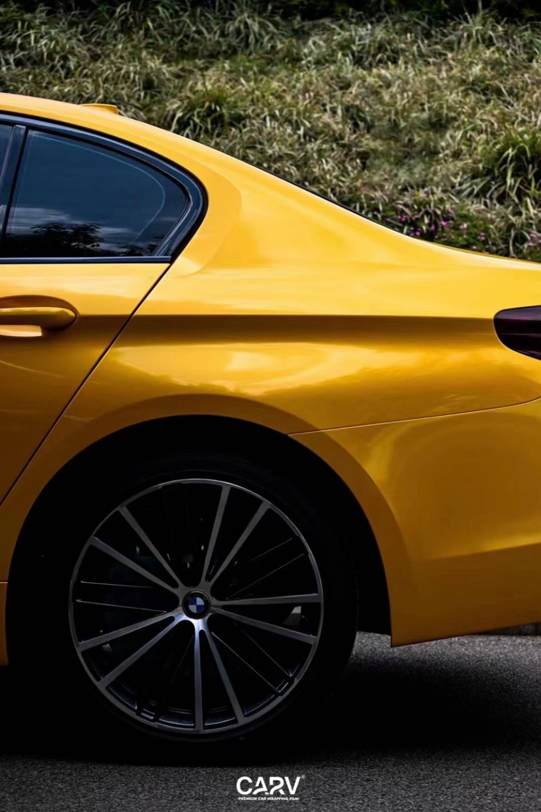 宝马五系卡孚改色膜超亮金属枫叶黄