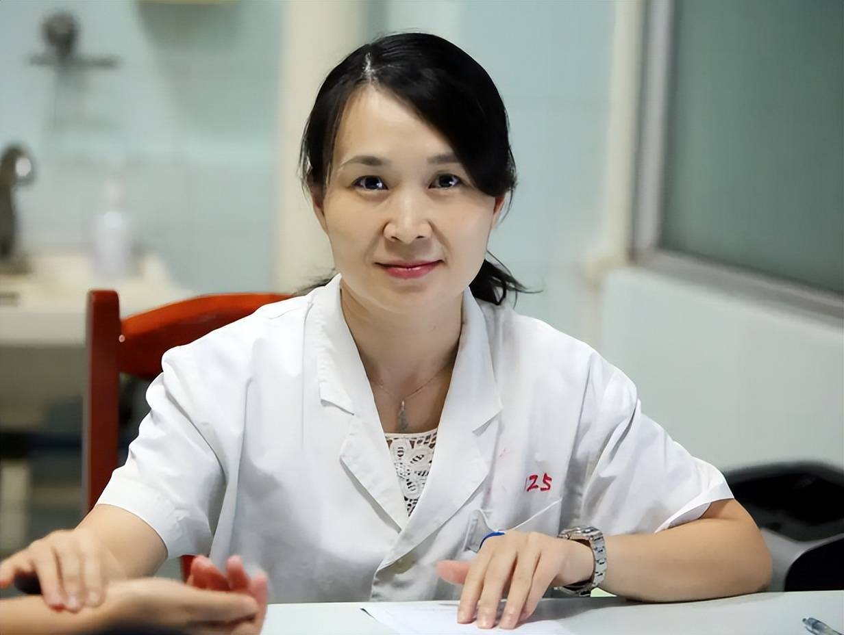 原创28岁女博士刚毕业就当博导年薪90万左右网友质疑空有颜值