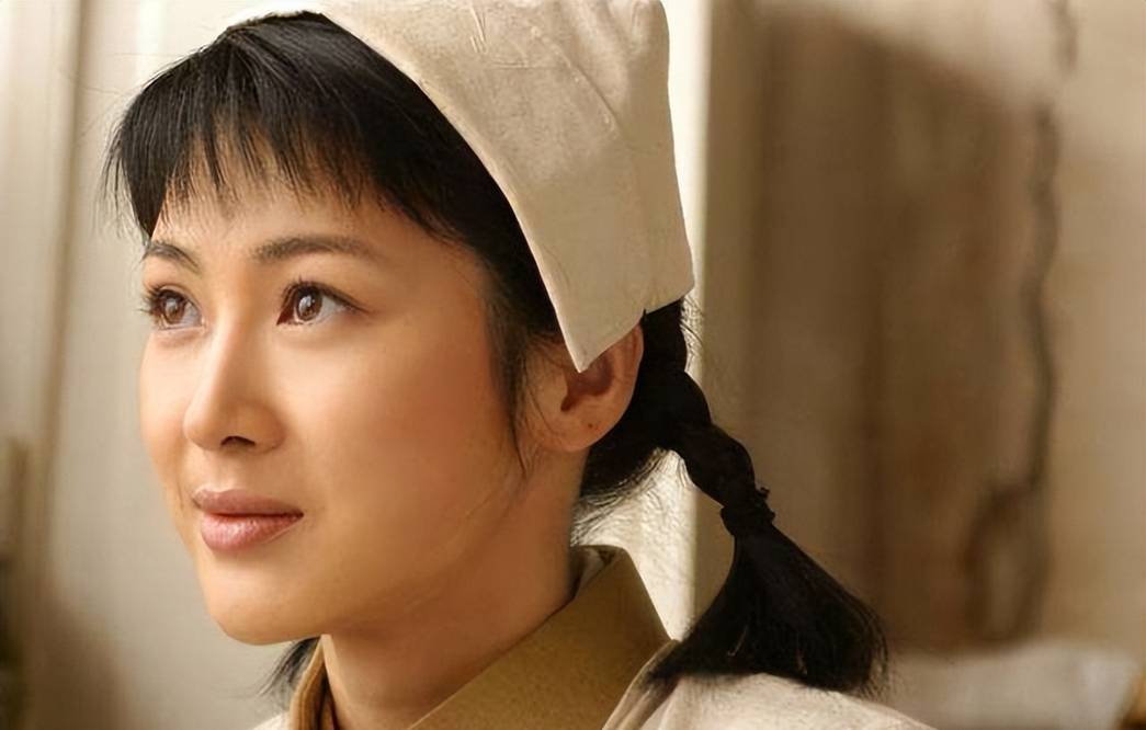 周旭辉成了半截子入土的老头子,周一围却成了前途光明的明星演员,不