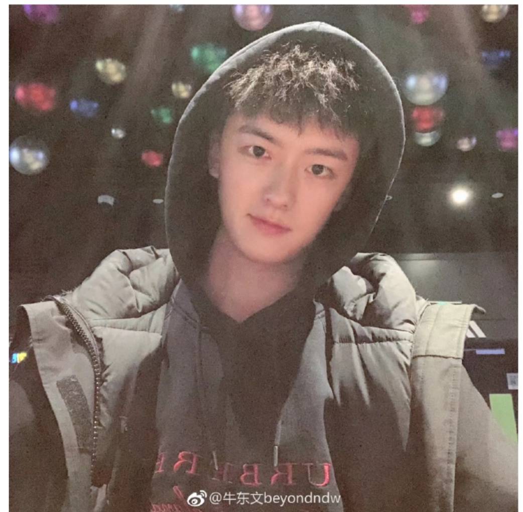 让大家都喜欢得不行,甚至有人认为他比第一男主丁凯乐的颜值还要高