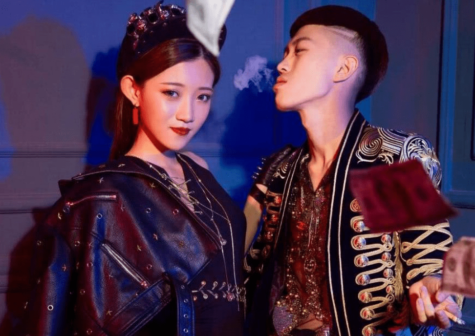 小伊伊夫妇遭圈内网红嘲讽,收电商200万坑位费,花