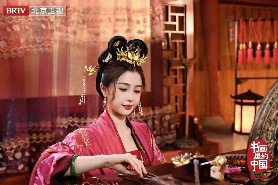 虞书欣还原唐代桃花妆清新典雅雪肤玉貌美若天仙