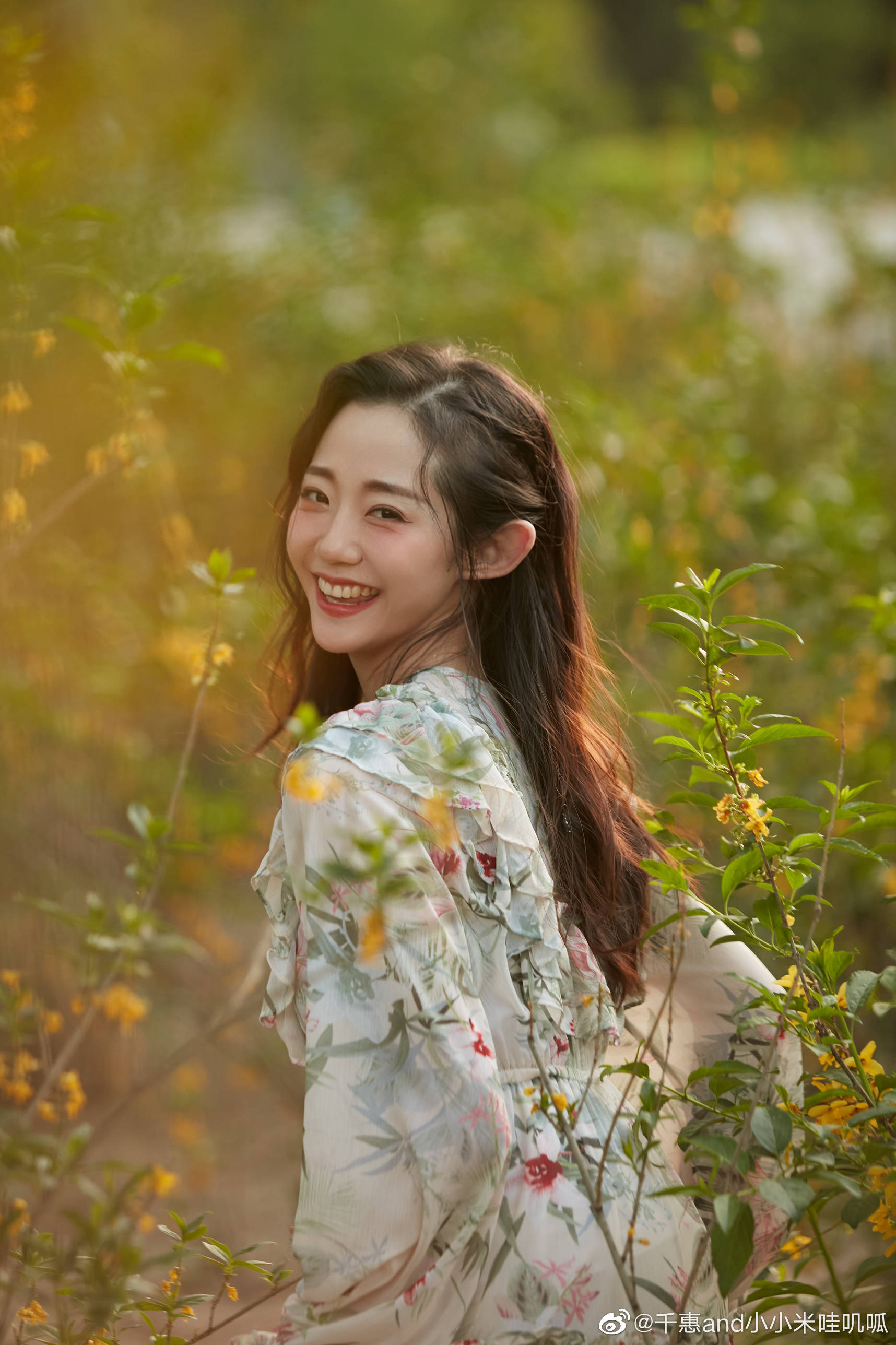 网红千惠公开婚礼改口视频:刘欢主持,大25岁丈夫三宝老师气场稳_孩子