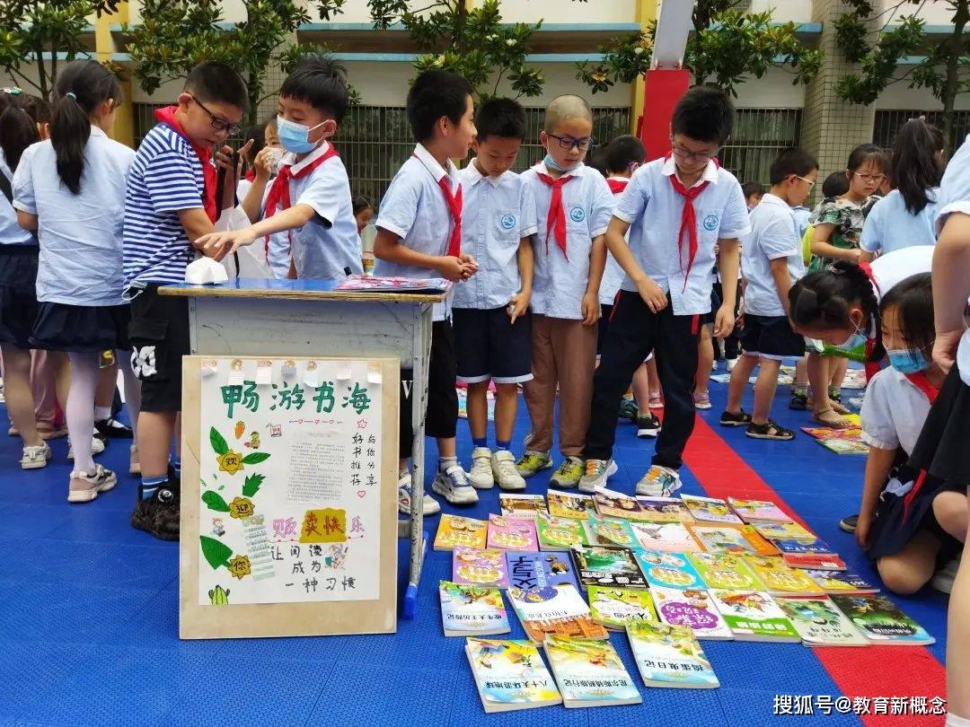 共享書源,共讀好書——光谷九小開展首屆圖書大換購活動_書攤_促銷